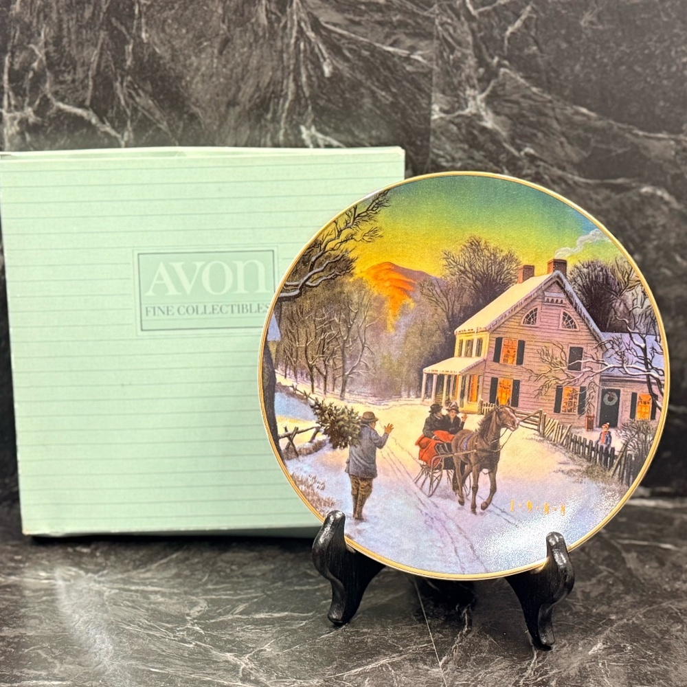 AVON “Home for the Holidays” 1988 Collector Plate w/22K Gold Trim